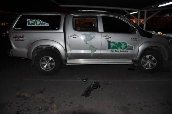 A pobre Fiona tem os vidros quebrados pela segunda vez em 5 dias, dessa vez no estacionamento de um supermercado em Santiago, capital do Chile